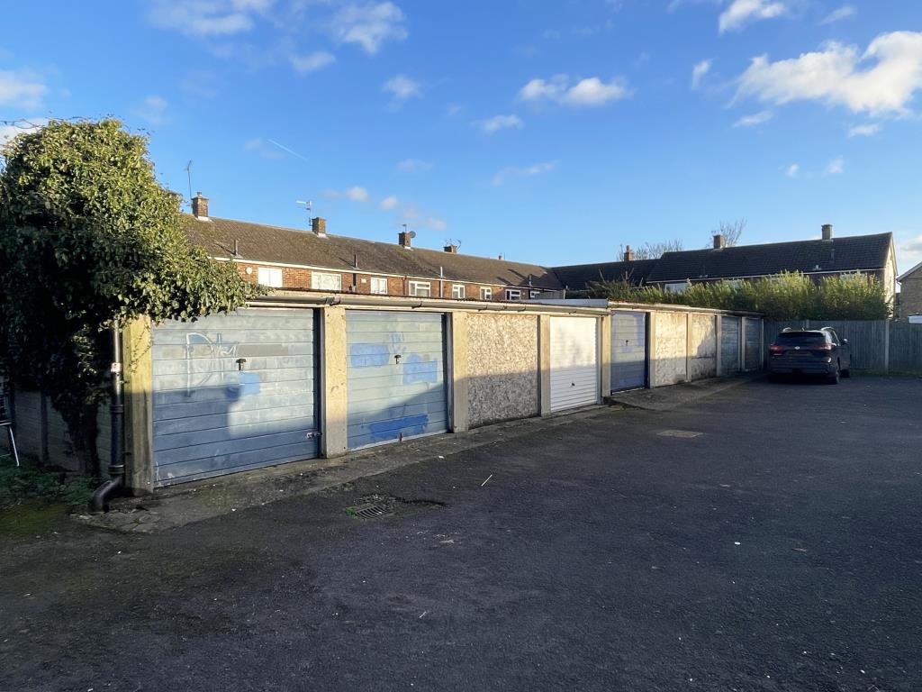 Lot: 40 - SIXTEEN LOCK-UP GARAGES - 